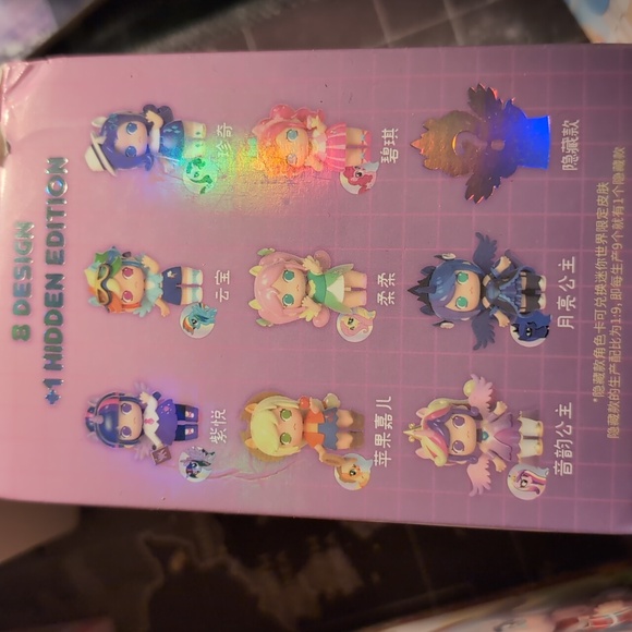 (1) Blind box FREE with Purchase of (2) or more figures/items from my closet ❤️❤ - Picture 8 of 8